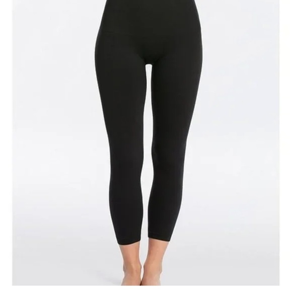 Spanx - Women’s Look At Me Now Cropped Leggings in Very Black - Picture 2 of 5